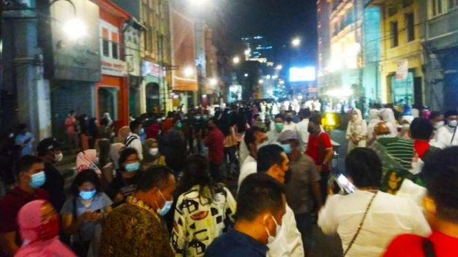 Kerumunan di Kesawan City Walk (KCW) Medan