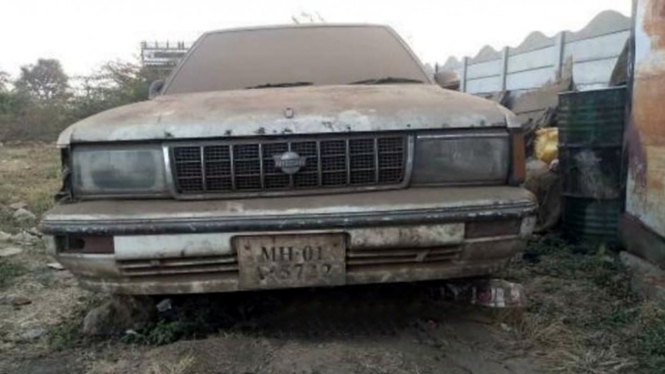 Mobil Nissan Cedric yang dulunya milik Amitabh Bachchan.