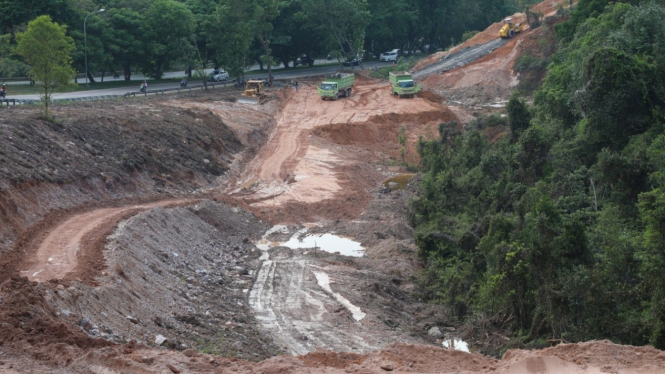 Peningkatan atau pelebaran jalan salah satu pembangunan infrastruktur di Batam