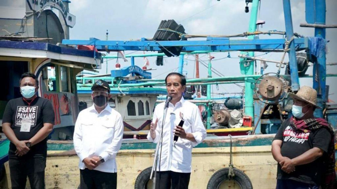 Presiden Jokowi bertemu dengan para nelayan di Kabupaten Lamongan.
