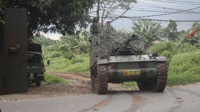 VIVA Militer: Penampakan Tank TNI AD setelah latihan di Lapangan Ciketing Udik, 