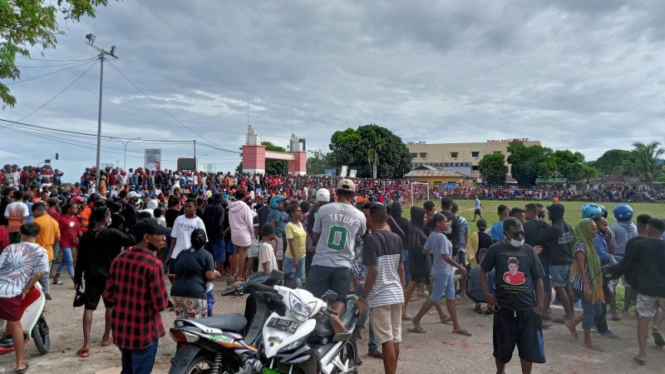 Polisi bubarkan pertandingan sepakbola di Sorong karena picu kerumunan