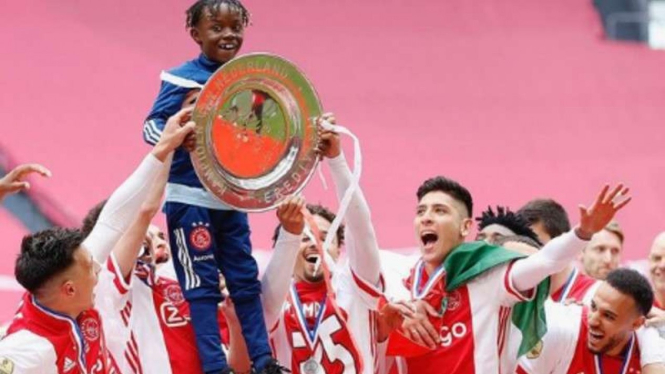 Ajax Amsterdam merebut gelar Eredivisie 2020/21.