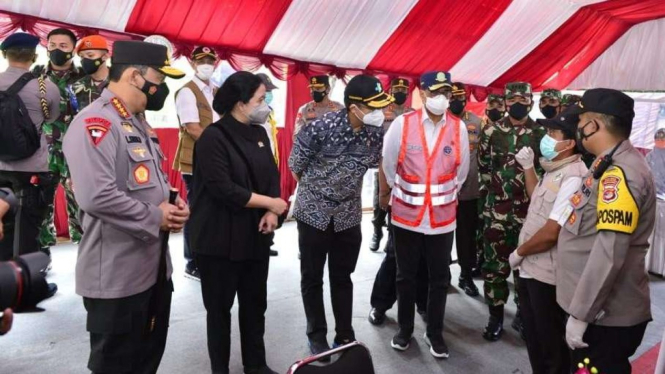 Kapolri Jenderal Listyo Sigit dan Pejabat Lainnya di Pelabuhan Merak, Banten