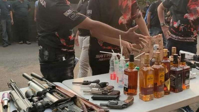 Senjata Api Yang Diamankan Saat Penggerebekan di Kampung Ambon, Jakbar.