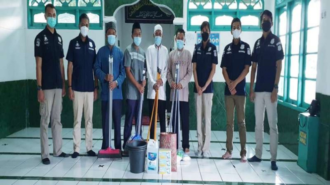 Aksi bersih-bersih masjid dilakukan Ditreskrimsus Polda Metro Jaya