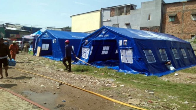 Tenda pengungsian warga korban kebakaran di Kapuk Muara, Penjaringan Jakut