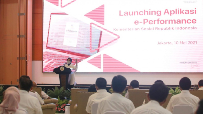 Mensos Risma saat peluncuran e-Perfomance di Gedung Aneka Bhakti, Jakarta, Senin (10/5/2021). 