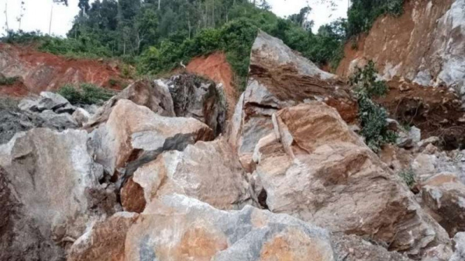 Lokasi tambang emas ilegal di daerah Timbahan, Kecamatan Sangir Batang Hari, yang longsor pada Senin pagi, 10 Mei 2021, dan menewaskan sejumlah pekerja di sana.