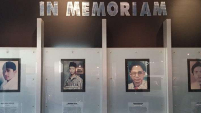 Empat mahasiswa Trisakti yang tewas ditembak saat reformasi 98.