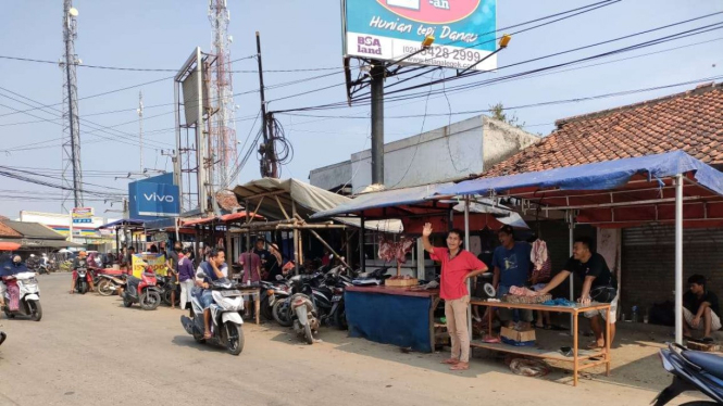 Pasar Korelet, Ranca Iyuh, Kecamatan Panongan, Kabupaten Tangerang.