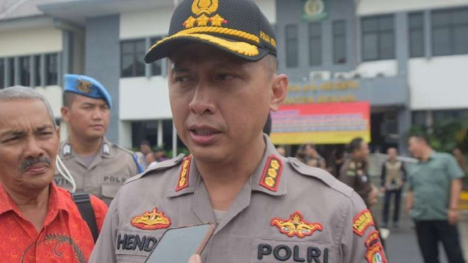 Ketua Satgas COVID-19 Kabupaten Bekasi, Kombes Pol Hendra Gunawan