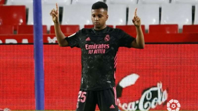 Winger Real Madrid, Rodrygo Goes rayakan gol.