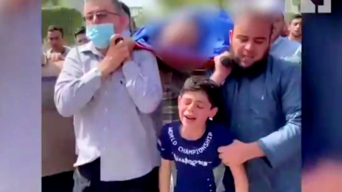 Seorang anak warga Palestina tangisi kematian ayahnya oleh tentara Israel