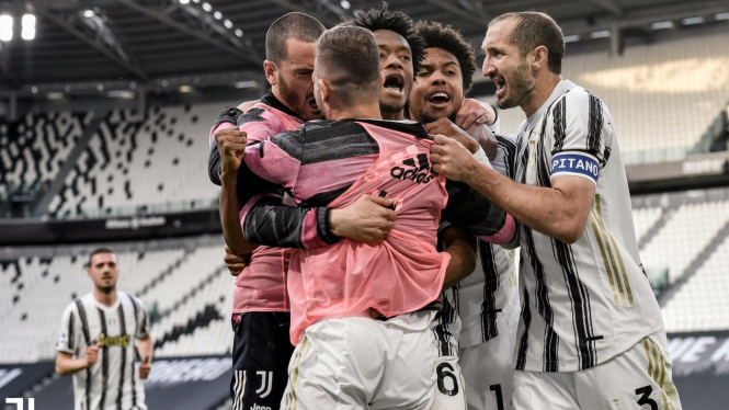 Pemain Juventus merayakan gol ke gawang Inter Milan