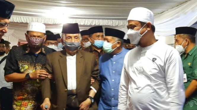 Almarhum Ketua Majelis Ulama Indonesia (MUI) Sulawesi Selatan, Anregurutta KH Sanusi Baco.