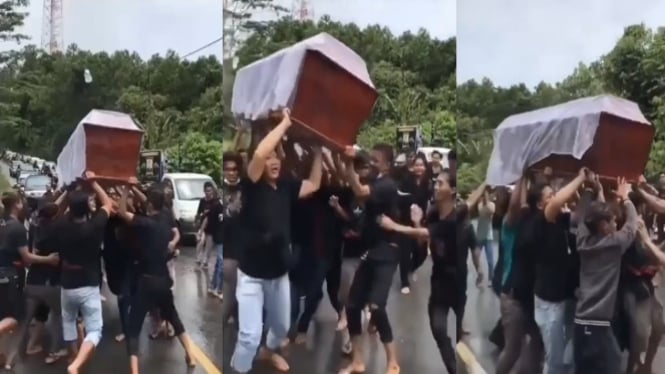 Peti jenazah digoyang-goyang, prosesi pemakaman adat Toraja (Instagram/makassar_iinfo)