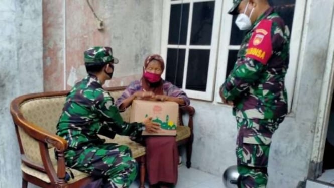 VIVA Militer: Nenek Ngatiyah (tengah), lansia korban penipuan