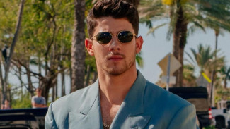 Nick Jonas Dilarikan ke Rumah Sakit