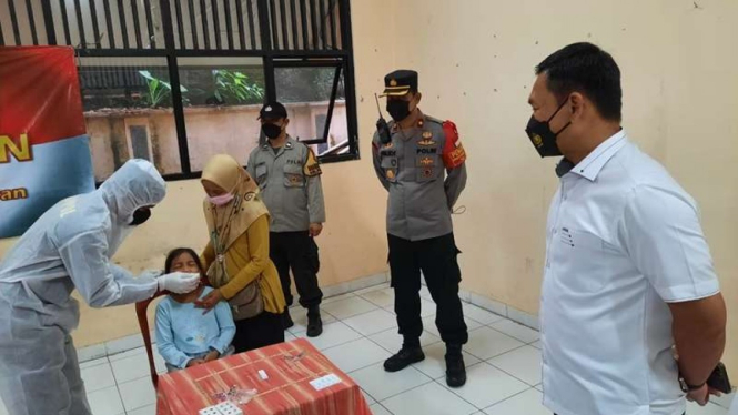 Pemudik yang balik ke Jakarta dilakukan tes swab antigen