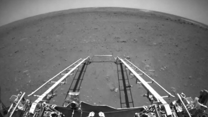 Chinese Explorers Land on Mars, First Photographs Sent