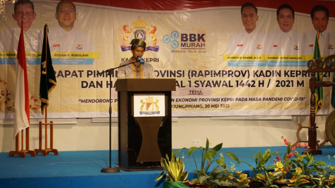 Calon Ketua Umum Kadin Indonesia Anindya Bakrie membuka Rapimprov Kadin Kepri.