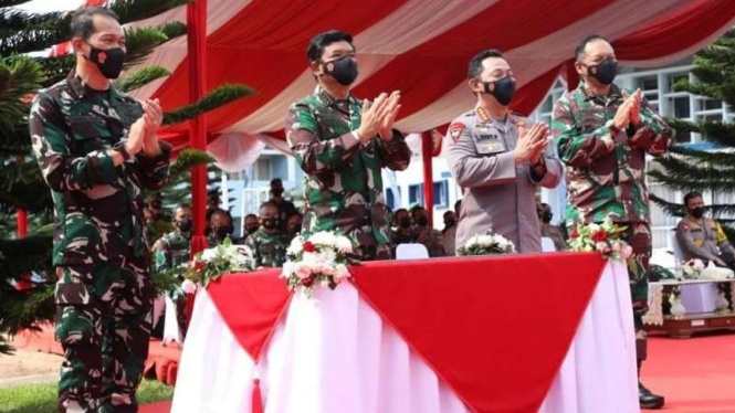 Kapolri bersama Panglima TNI di Sekso TNI, Lembang, Bandung