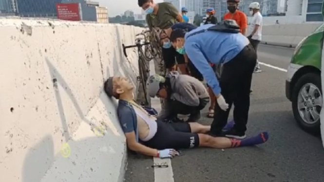 Viral video pesepeda meninggal dunia di jalan (Instagram/ongsu23)