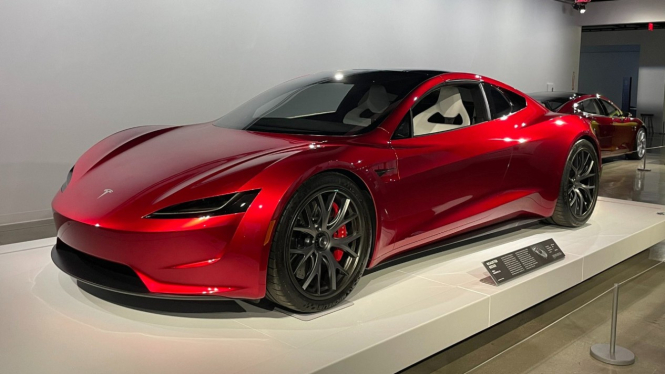 Tesla Roadster generasi baru.