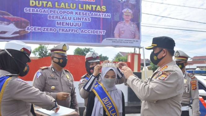 Cut Rauzha Amalia dinobatkan sebagai duta lalu lintas.