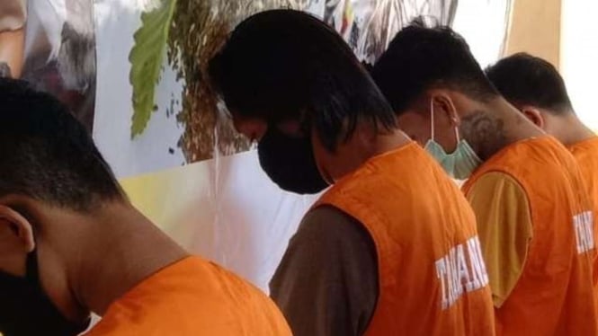Empat orang sindikat peredaran narkoba di Lombok ditangkap polisi.
