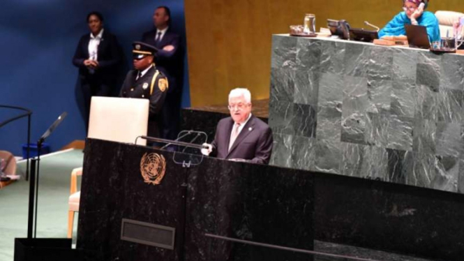 Presiden Palestina Mahmoud Abbas membahas perkembangan paling akhir dengan Menteri Luar Negeri Irlandia Simon Coveney perkembangan paling akhir di wilayah Palestina (WAFA)