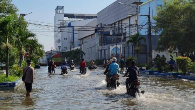 (FOTO ILUSTRASI) Banjir rob menggenangi kawasan Pasar Ikan Pejarungan Muara Baru Jakarta Utara.