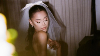 Viral! Penyanyi Malaysia Kena Semprot Netizen Usai Sebut Batik dari Malaysia Saat Bertemu Ariana Grande