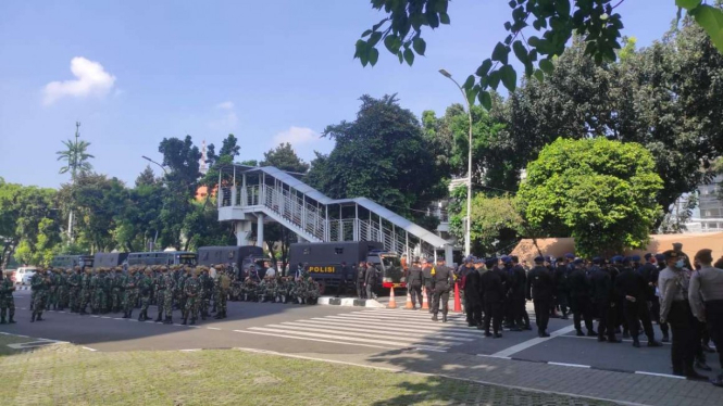 Pasukan TNI dan POlri Kini Jaga KPK