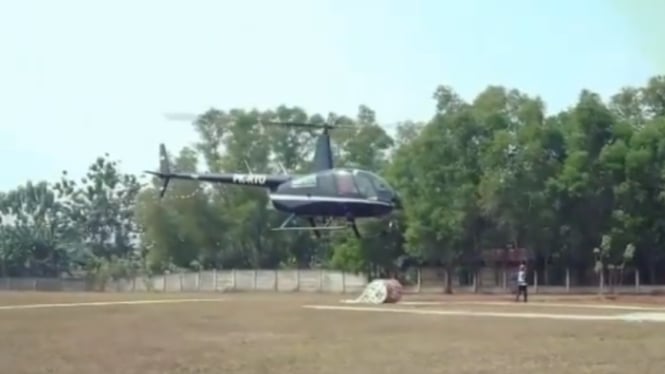 Ilustrasi Helikopter latih jenis Robinson R44