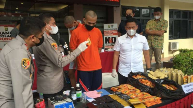 Kapolres Metro Jakarta Selatan Kombes Pol Azis Andriansyah merilis kasus narkoba