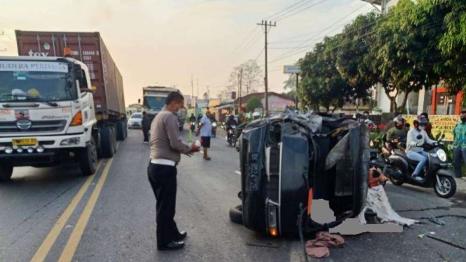 Mobil Pikap yang mengalami kecelakaan di Kabupaten Deli Serdang, Sumatera Utara.