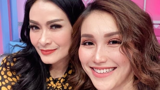 Ayu Ting Ting dan Iis Dahlia