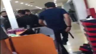 Motif Pria Acungkan Sajam ke Karyawan Toko di Mal Panakkukang