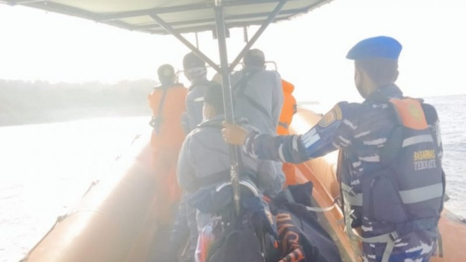 Pencarian korban hilang kapal KM Karya Indah