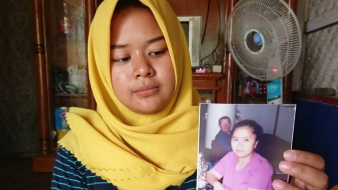 Anak TKW asal Cianjur, Jawa Barat, yang hilang kontak dengan ibunya sejak 17 tahun lalu. Dia berharap ibunya pulang dan berkumpul kembali di Cianjur