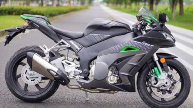 Replika Kawasaki Ninja ZX-10R buatan China.