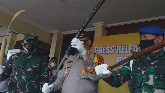 Polisi dan TNI merilis penangkapan Dadang Buaya
