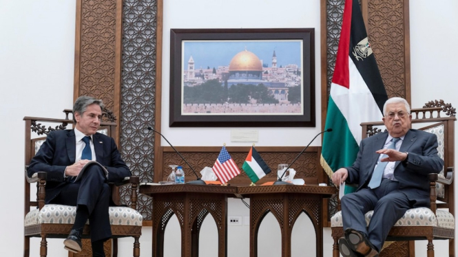 Presiden Otoritas Palestina Mahmoud Abbas berbicara setelah mengadakan pertemuan dengan Menlu Amerika Serikat Antony Blinken di Ramallah. (Pool via Reuters: Alex Brandon)