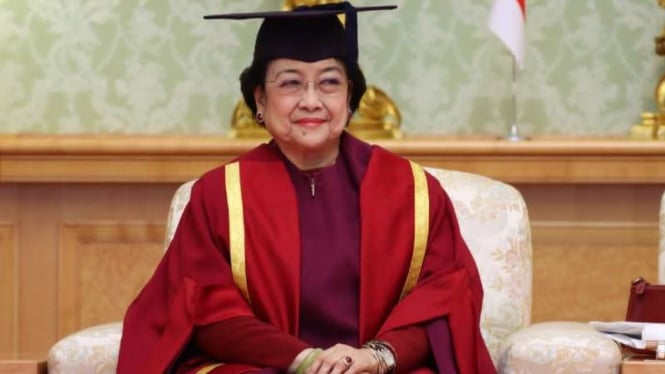 Presiden kelima RI Megawati Soekarnoputi usai menerima gelar Doktor Honoris Causa dari Universitas Soka, Jepang, pada 8 Januari 2020.