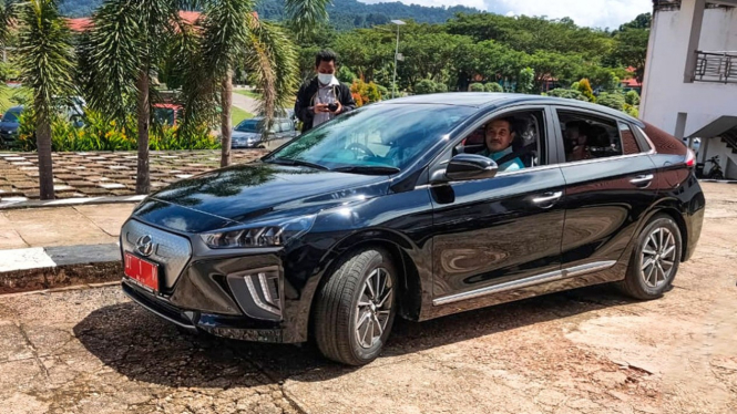 Hyundai Ioniq jadi mobil operasional Bupati Konawe Utara.