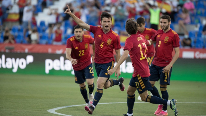 Timnas Spanyol merayakan gol