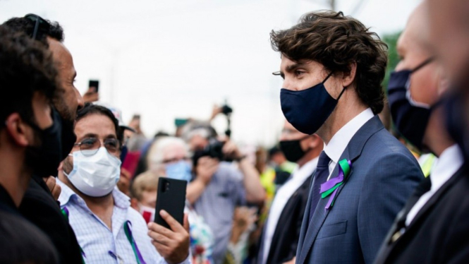 Perdana Menteri Kanada, Justin Trudeau (kanan).