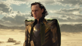 Tom Hiddleston Buka Suara soal Tokoh Loki Biseksual
